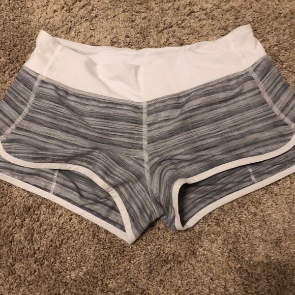 Lululemon shorts grey/white size 6 - Picture 1 of 3